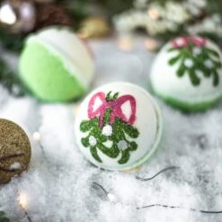 Mistletoe Kiss Bath Bomb