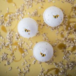 Oats & Honey Bath Bomb -Jully Care Beauty Shop Oats HoneyBathBomb 3